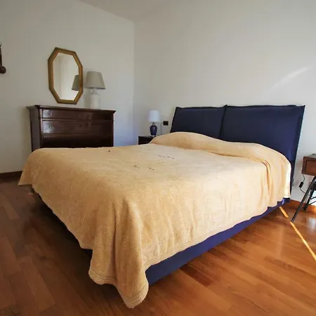 Signorile Vicino Al Maggiore Taino